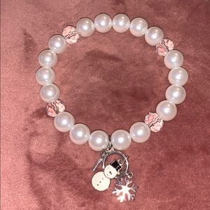 Winter holiday bracelet 🤍